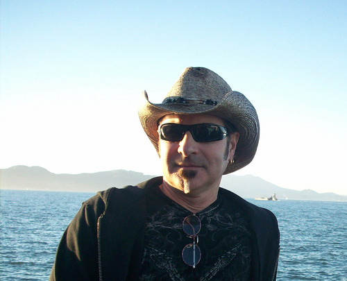 RioDeluxeAudio's profile picture. Musician, singer, sound engineer, journalist, sound company owner, believer.