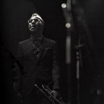 FJiiii's profile picture. 卓球の世界選手権と音楽フェスのシーズンはうるさくなります。 独学音楽理論右ペンドライブ型アップライトベース弾き。jazzとソウルと閻森 そしてproject xeno（@cloverFJ_)