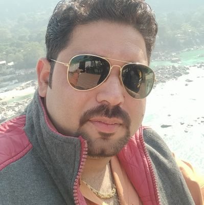 क्या खुब कहा है किसीने
देख कर दर्द किसी और का
जो आह दिल से निकल जाती है
बस इतनी सी बात तो
आदमी को इन्सान बना जाती है