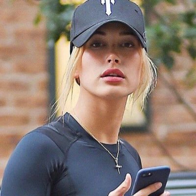 avvvvveeeee's profile picture. 