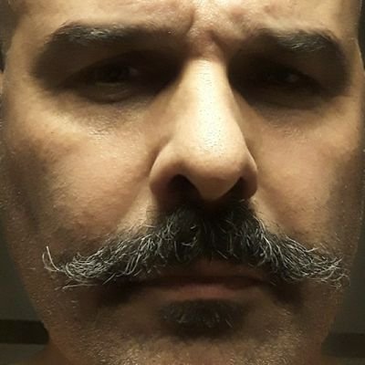 Cidadão cínico e zelota.
Não esperes nada e prepara-te para tudo. Aqui há merda com nota artística.