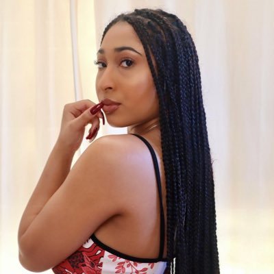 goldennxtay's profile picture. Don’t take me serious