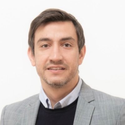 Papá de Benicio . Lic. en RRII - Magister en Marketing. Consultor en estrategia y comunicación. Director de PlusMKT Comunicador por naturaleza.