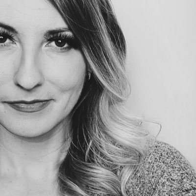 popularotter's profile picture. Ambulatory rainbow, into books, music, comedy and writing.