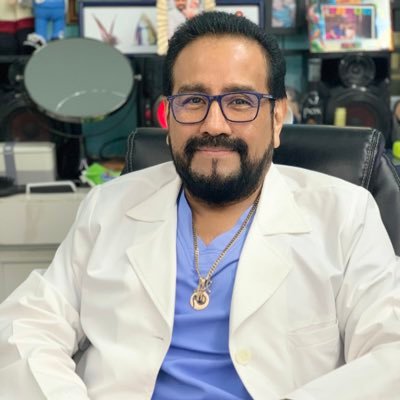 Médico, Humanista, Melómano, Lectormaníaco y defensor de Causas Justas.