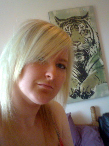 RoisinGibbons1's profile picture. hey there everyone my name is roisin i live in ireland and i love meeting new people wel thats all for now anyways