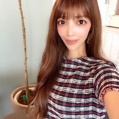 母子家庭でビンボー育ち。⇒介護職に就くもブラックすぎてうつ病になり退職⇒スーパーでレジ打ち⇒今の現状を変えたいと思い、ネットビジネスに出会う⇒3ヵ月で月収100万円達成💓
時間とお金が自由になって幸せな毎日に💗
わたしのように現状を変えたいと思っている人を無料でサポートしてます✊