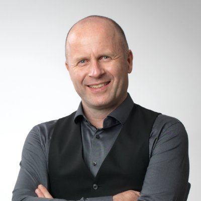 Včasih preberem kakšen tekst in si mislim “kakšen psiho…” Potem pritisnem “objavi”.