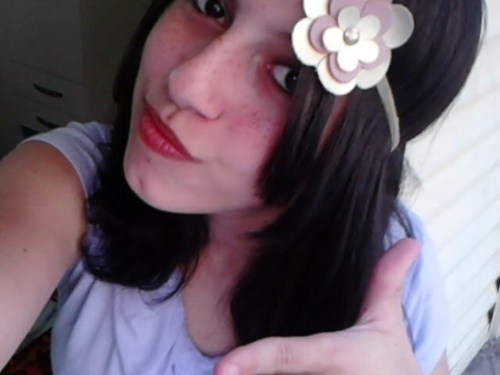 Sou uma garota humilde,misteriosa,divertida e muito ignorante.(COM QUEM MERECE_)...kk :)