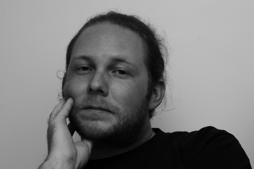 rh0ler0b0t's profile picture. Québecois qui découvre la vie avec un appareil photo et de curieux problèmes chez Google.