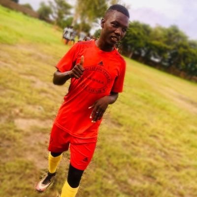 je suis footballeur Malien Bamako Mali dans le centre de formation objectif d'être footballeur professionnel