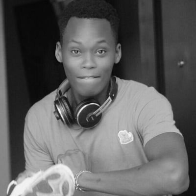 jakondamaranga's profile picture. Hakuna mkate ngumu mbele ya chai