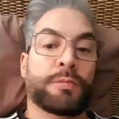 im nice caring honest man im here for love ❤️ im a professional hairstylist