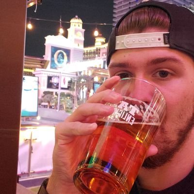 UWEC Economics Grad | Bartender | HellaPorches most decorated award winner
