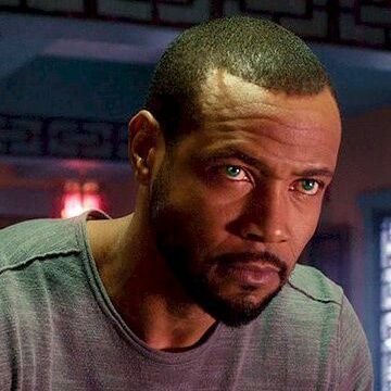 PackLeaderLuke's profile picture. Leader of the Wolfpack in New York | But not a Golden Retriever || #shadowhunters | #RP | 21+