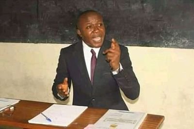 Originaire du Katanga, 
Professionnel en droit public et philosophie politique et du langage

Homme social et acteur politique dans AVENIR DU CONGO (ACO)...