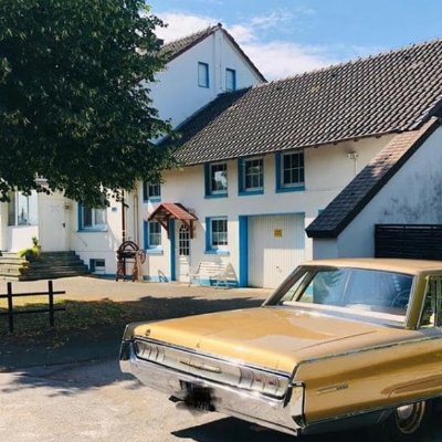 Lieber Gast , sei gegrüßt im virtuellen Zuhause der Villa B1 in Erwitte an der längsten Bundesstraße der Welt .
Die Villa B1 vermietet einen wunderbaren Ort