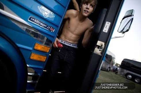 if you don't like this page ... Fuck you! ;D ('mysexybiebs)
@justinbieber      #Imagine  ... :P!