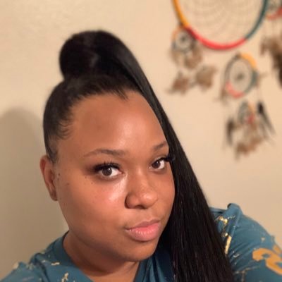 A southern bred woman determined to make the best life. Self taught nail tech; Gripped by Sonjie. Everybody’s favorite ♊️. Down for great music and the arts!