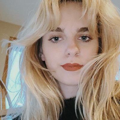 heavynheadaxhe's profile picture. u r cute jeans