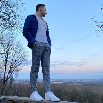 Skysiis's profile picture. La passion et les rêves sont comme le temps, rien ne peut les arrêter et il en sera ainsi tant qu’il y aura des hommes prêts à donner un sens au mot « liberté »