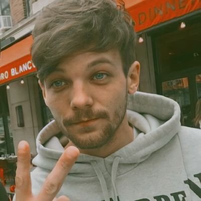 glowslt's profile picture. 𝒊 𝒈𝒖𝒆𝒔𝒔 𝒔𝒐𝒎𝒆 𝒒𝒖𝒆𝒆𝒏𝒔 𝒅𝒐𝒏'𝒕 𝒏𝒆𝒆𝒅 𝒂 𝒄𝒓𝒐𝒘𝒏 𖤍