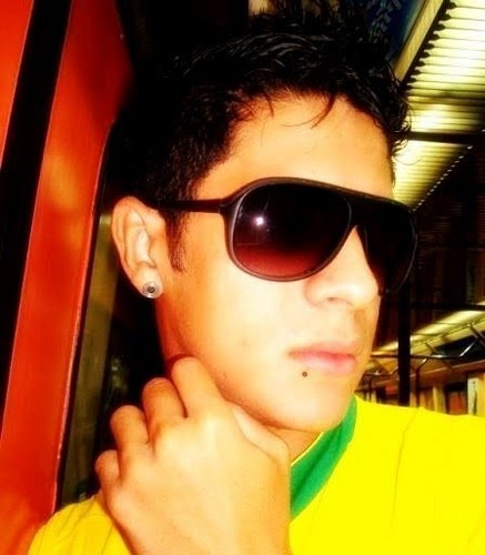 x• Quem se descreve... se Limita •x