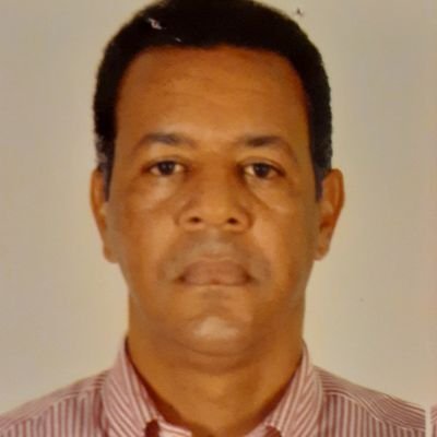 nacido en el municipio de Villa Tapia, en la Provincia Hermanas Mirabal , la tierra de Minerva Mirabal y patria adoptiva de Manolo Tavarez Justo.