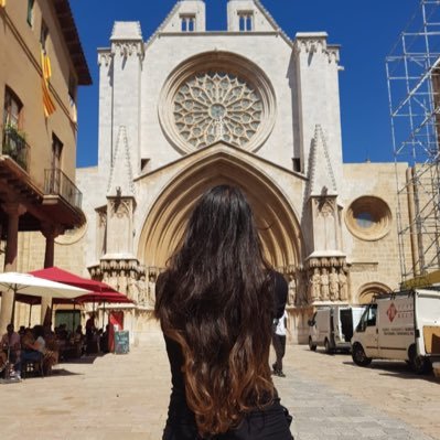 EssayarMay's profile picture. 