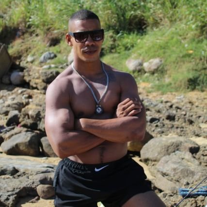Sou micro empresário e estudante de educação física apaixonado pelo baheea e sócio.