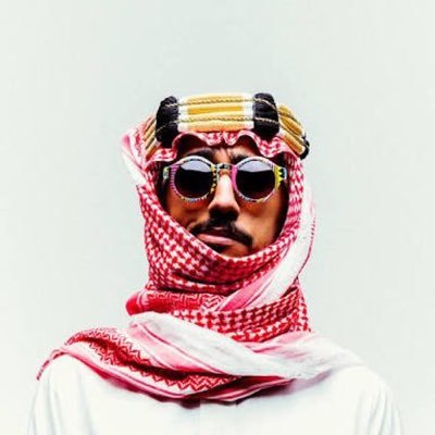 اليوم أنا الشخص الذي كنت أنتقد كل تصرّفاته و أفكاره قبل سنة و لا أعلم من أنا في المستقبل متناقض احياناً و لست منافقاً ابداً