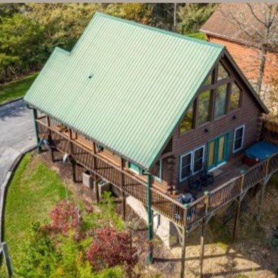 Cozy 2 bed, 2 bath Smoky mountain cabin with beautiful mountain views, WiFi, arcade, & hot tub. https://t.co/CQONNfvqpF