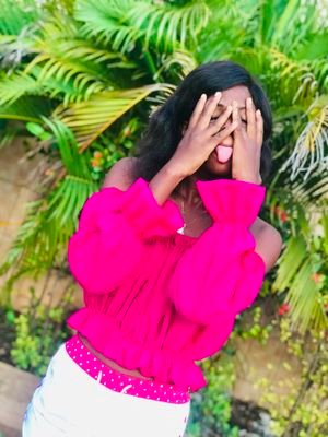 LuneSombre7's profile picture. le sourire rend inévitable, j'en suis fière d'en avoir a tout moment😁