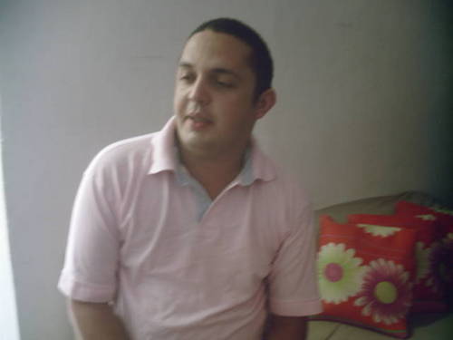 Olá,sou Fidel um cara muito diferente estudo jornalismo,sucesso á todos e leiam meu blog .http://t.co/5zHB0PT10e