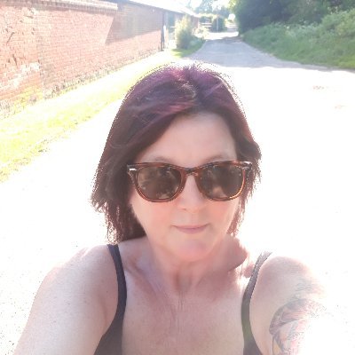 Just a mum that loves Vintage, has an amazing son that plays the piano and dog that looks like Tramp ;}