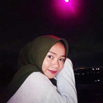 Aku anaknya pendiem bgt klo lagi sendiri