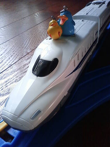 現在鉄道好きが嵩じて鉄道擬人化へハマり中。陽海、兄弟、ちばーず、のだっち。その他、地図と馬と指輪と源氏＆枕と古代史がうじゃうじゃと