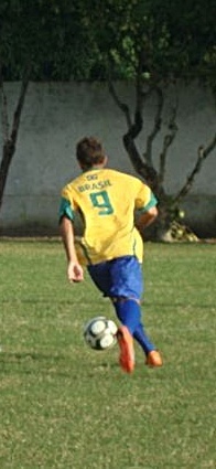 ' Pense com grandeça , haja com com os pés no chão , busque seus objetivos & escute o coração !