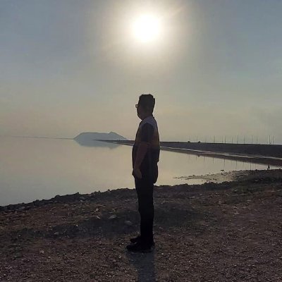 در دوردست راهیست؛ آن راه، راه ماست؛ گر برنگردیم، گر نباشیم؛ آن راه، راه ماست