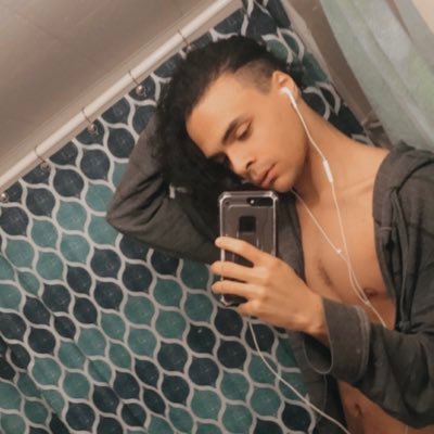 EllickLynne's profile picture. Gaymer, Mythology & Magic. NSFW 18+ cashapp: $Ellyzee. I don’t need your roses, I like men on their knees praying to their god seeing visions of me.