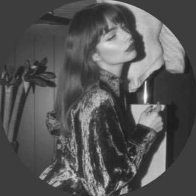 Vxsha4's profile picture. هُنا مُجرد تفريغ مشاعّر لا أكثر.