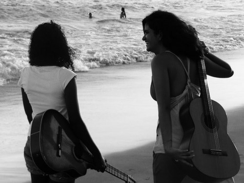 Dupla Di Salto, com Raísa Rebouças e Monique Costa cantando e encantando. Bem-Vindos!