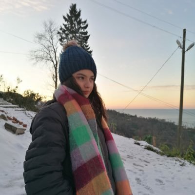 eemnylmz's profile picture. 