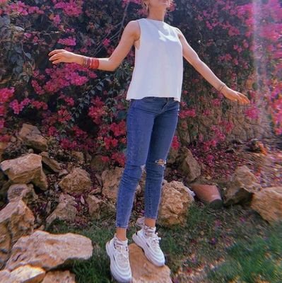 AsmaMehreen7's profile picture. I fall in love easily with sunsets,silence,oceans,sky, 
poetry and real people🖤