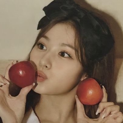 slayingharmony's profile picture. is that my bestie in a tessie? 




fan account she/her