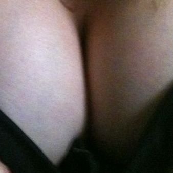 sicknphyre's profile picture. cis female that loves ladies