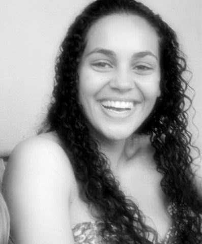 'Sorrir não significa necessariamente que você está feliz. Às vezes isto significa apenas que você é forte.   ;D