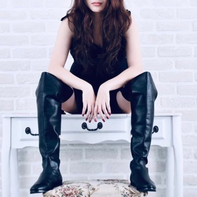 🖤紫女王🖤BDSM Asiandomme Fetish dominatrix Femdom Footworship bootsworiship SP TK CBT ballbusting Goldenshower Humiliation Electrics Wax 金蹴り