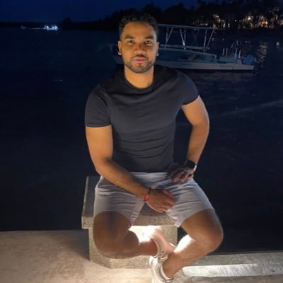 r_carreras's profile picture. Just living..🇩🇴 🇬🇧 si me encuentras por aquí, nada era para ti.