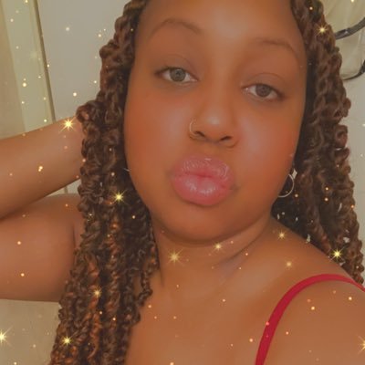 itsthelastrose's profile picture. Teacher. Lover. Artist. ✈️💝📓